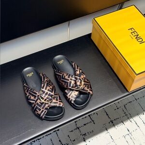 Fendi "Feel" Series Crisscross Flat Slides
